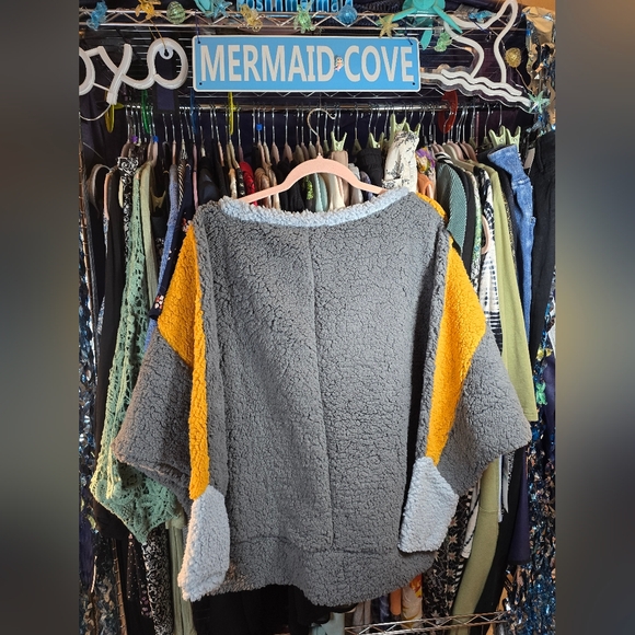 #0169 1X NWT DAVI & DANI Fluffy, Soft Lt Blue/Yellow/Grey Sweater 28.5"ptp - Picture 4 of 9